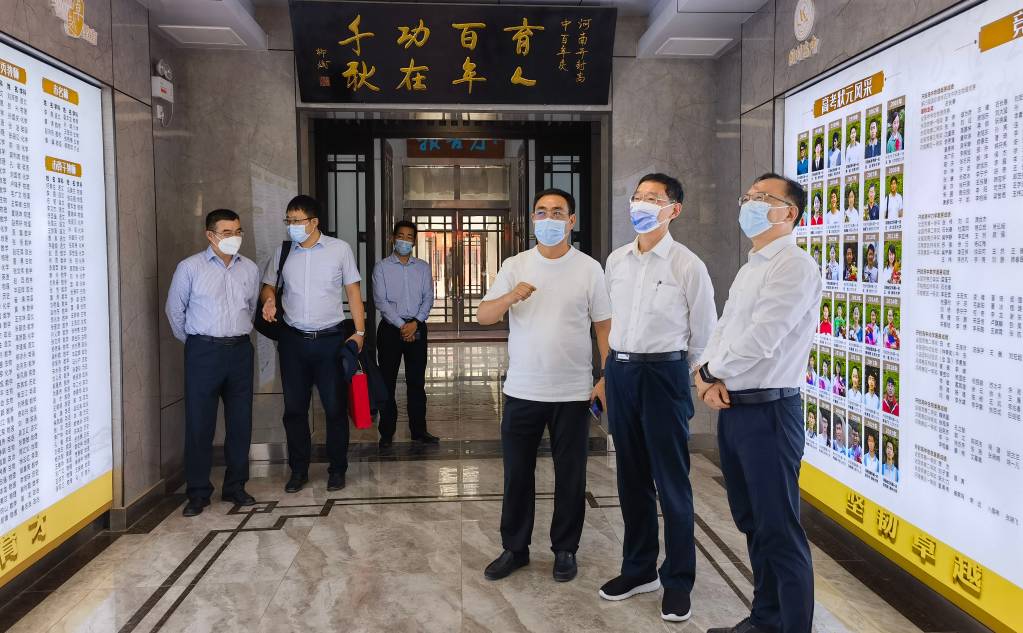 郭東明校長走進(jìn)河南重點(diǎn)高中