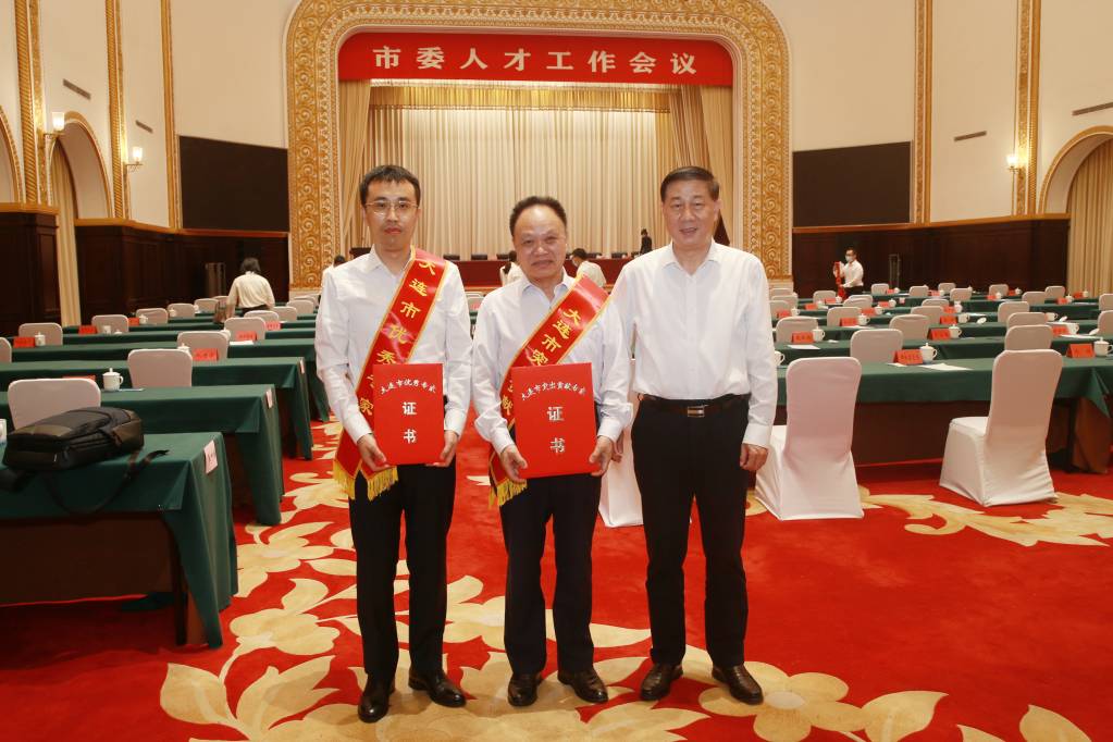 我校多位科學(xué)家在市委人才工作會(huì)議上受到表彰
